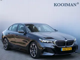 BMW 5 Serie 520i 208 Pk Automaat M-pakket / Leer / Navi / DAB / Apple Carplay / Stoelkoeling