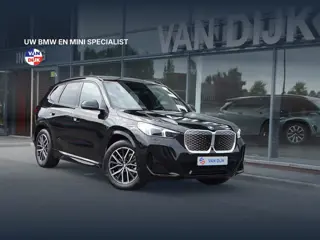 BMW iX1 eDrive20 M-Sport pakket Innovation Pack Travel Pack Head-up Pano-Dak Park-Plus 18'LM Velgen