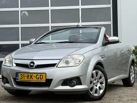 Opel Tigra TwinTop 1.4-16V Cosmo Cabrio 90pk | Automaat | Cruise control | Elektrisch bedienbare kap