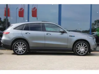 Mercedes-Benz EQC 400 4MATIC 80kWh AMG LINE <<MAGNO GREY>> SCHUIFDAK MEMORY HEAD-UP 360-CAMERA TREKH