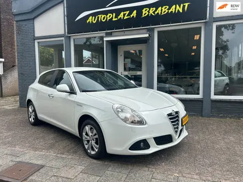 Alfa Romeo Giulietta 1.4 T Distinctive/ AUTOMAAT / CRUISE/ LEER/ USB/ 17 INCH/ 170 PK