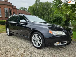 Volvo V70 2.5T Momentum AUTOMAAT/xenon