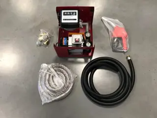 Pompset 230 Volt pompset brandstof pomp compleet met slang, teller en afgiftepistool !