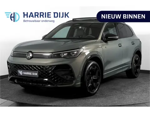 Volkswagen Tiguan 1.5 eHybrid 272 PK R-Line | Black Style | S/K-panodak | Adapt. Cruise | Stoel-+stu