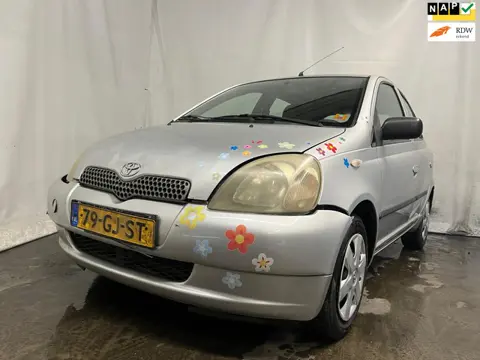 Toyota Yaris 1.3-16V VVT-i Luna - Front / Achter Schade