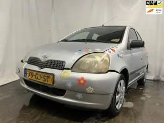 Toyota Yaris 1.3-16V VVT-i Luna - Front / Achter Schade