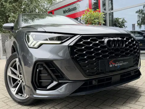 Audi Q3 Sportback 45 TFSI-e AUT. *!* 2x S-LINE *!* CARPLAY/ 19 INCH/ CAMERA/ MATRIX LED/ LEDER *!*