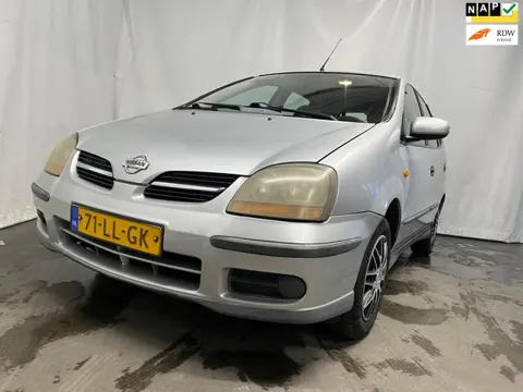 Nissan Almera Tino 1.8 - Schade