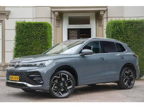 Volkswagen Tiguan 1.5 eHybrid R-Line Edition PANO | 360 CAM | MASSAGE | CARPLAY | KUIPSTOELEN