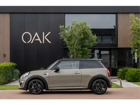 MINI 3-deurs 1.5 Cooper | JCW-Trim | Navigatie | Panorama | H&K | PDC | 17"LM | NL Auto | Emerald Gr