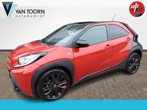 Toyota Aygo X 1.0 VVT-i S-CVT Premium Automaat. Nieuwstaat! Navigatie, two-tone premium kleur.