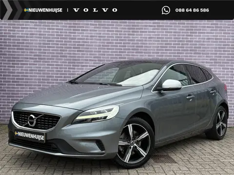 Volvo V40 2.0 T4 Business Sport | Trekhaak | Standkachel | Panoramadak | Keyless entry/start | DAB |