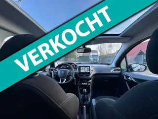 Peugeot 208 1.2 VTi Allure 5DR*Navigatie*Panoramadak*Stoelverwarming*Cruise*Clima*LM velgen*Parkeers