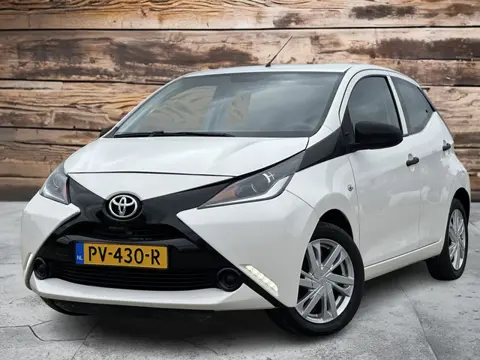 Toyota Aygo 1.0 VVT-i x-fun | NAP | NL Auto | Licht metalen velgen | Cruis | Airco | Bluetooth