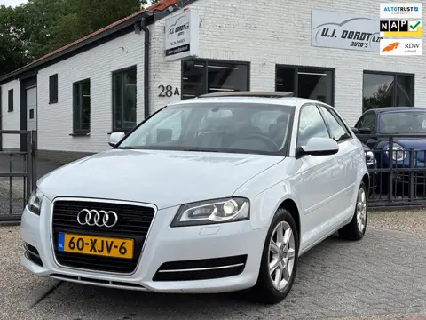 Audi A3 1.2 TFSI Ambiente Advance AUT/schuifdak/navi!