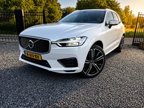 Volvo XC60 2.0 T5 AWD R-Design / Panorama dak / Lucht vering /