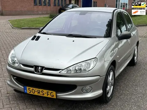 Peugeot 206 1.6-16V Griffe 5-Drs ECC Audio-CD Leder Sportstoelen LMV 15" ABS Getint glas Colorpakket