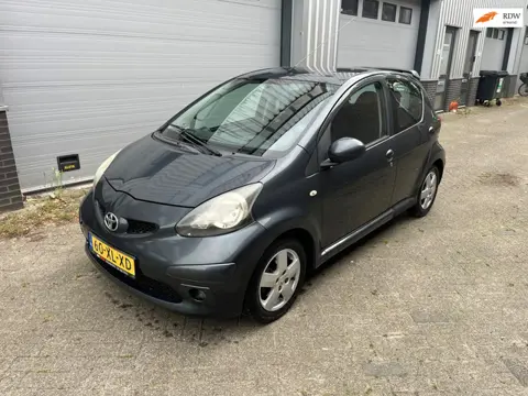 Toyota Aygo 1.0-12V Sport! Airco! NW APK Dealer onderhouden!