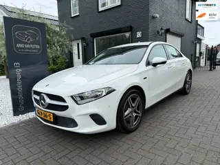 Mercedes-Benz A-klasse 250 e /Apple CarPlay /18 inch AMG /Navigatie /Stoelverwarming