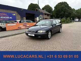 Volvo V70 2.4 Comfort Line Aut Trekhaak NIEUWE APK!
