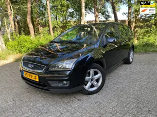 Ford Focus Wagon 1.6-16V Titanium