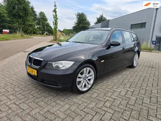 BMW 3-serie Touring 318i zeer nette auto en goedonderhouden.