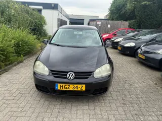 Volkswagen GOLF 1.6 FSI Sportline