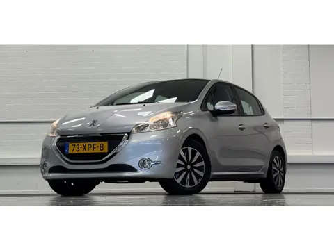 Peugeot 208 1.4 VTi Envy Navigatie Airco Nieuwe APK