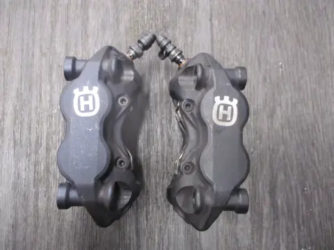 REMKLAUWEN Husqvarna 901 Norden 2022 - 2023