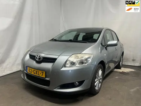 Toyota Auris 1.6-16V Dynamic - Schade