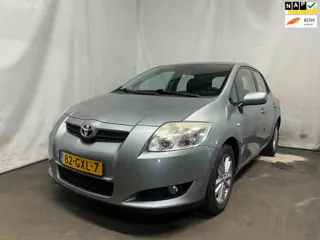 Toyota Auris 1.6-16V Dynamic - Schade