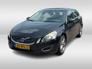Volvo V60 1.6 T3 Summum / Trekhaak / Leder / Navigatie / Parkeerhulp V+A / 18'' / Stoelverwarming / 
