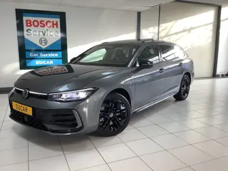 Volkswagen Passat Variant 1.5 eHybrid R-Line Edition 200 KW Panoramadak /trekhaak /IQ Light /220v aa