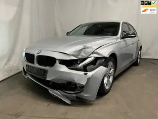BMW 3-serie 320i High Executive - Schade