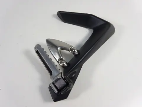 DUO VOETSTEUN RECHTS Triumph Sprint ST 1050 2005 - 2011