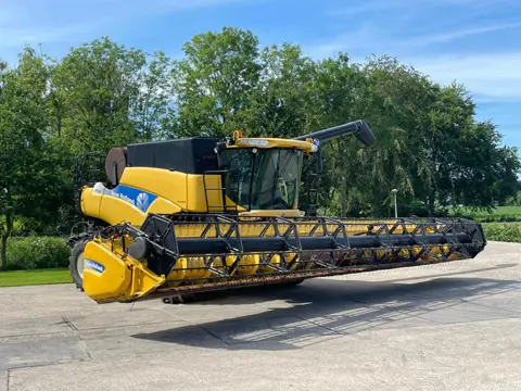 New Holland CR 9.80 CR 980 10.60 meter maaibord Airco 2800 UUR! 6200 hectare Combine