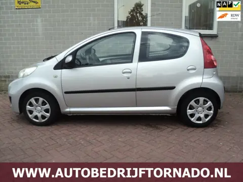 Peugeot 107 1.0-12V XS 5drs airco bj2011