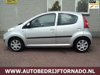 Peugeot 107 1.0-12V XS 5drs airco bj2011