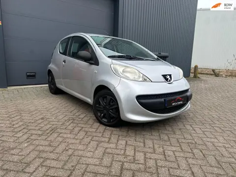 Peugeot 107 1.0-12V XR