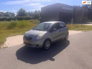Toyota Yaris 1.0 VVTi +