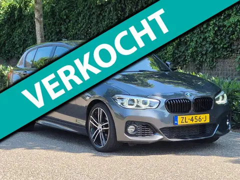BMW 1-serie M Sport Edition Apple CarPlay LM Velgen Trekhaak LED NAP Black Panel dash 118i M Sport E
