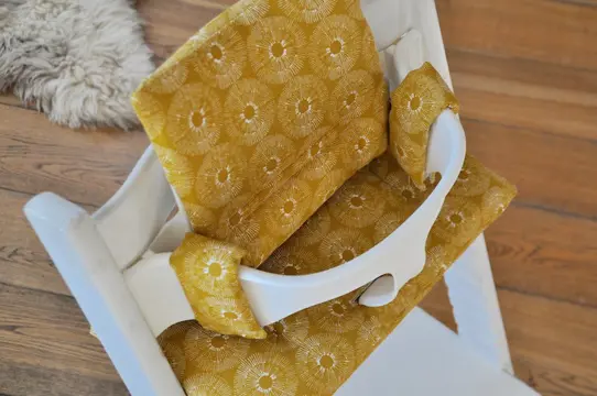 Aztec okergele kussens voor de stokke tripp trapp stoel