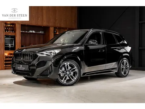 BMW iX1 xDrive30 Launch Edition 67 kWh M Sport | Pano | H&K