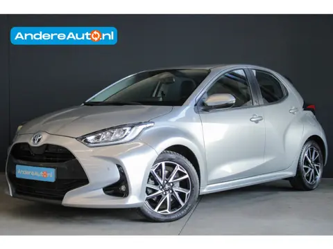 Toyota Yaris 1.5 Hybrid Dynamic |parkeersensoren|dodehoekdetectie|stoelverwarming|dealer onderhouden