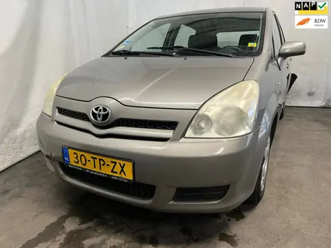 Toyota Verso 1.6 VVT-i Terra - Achter Schade - Front Schade