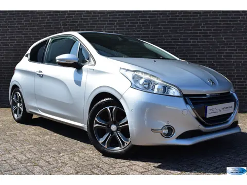 Peugeot 208 1.2 VTi Envy Cruise Control, PDC, Clima