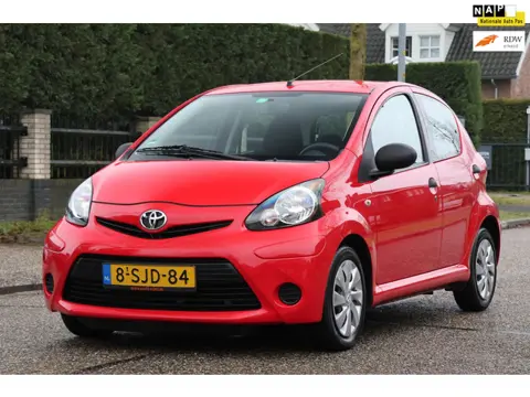 Toyota Aygo 1.0 VVT-i Now | AIRCO | 5-DEURS | NAP | ZEER MOOIE DEALER ONDERHOUDEN AUTO |