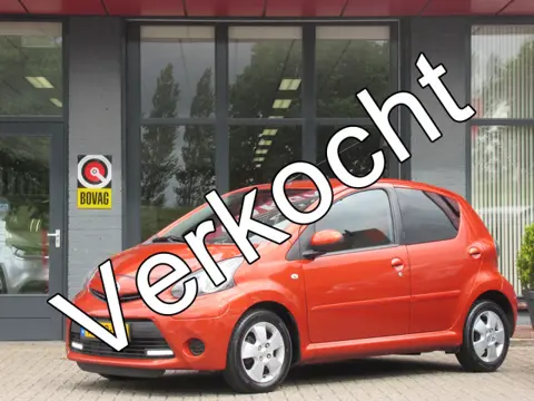 Toyota Aygo 1.0 VVT-i Comfort Orange | Airco | Bluetooth | Zuinig | 5-Deurs | Metallic lak | LM-Velg
