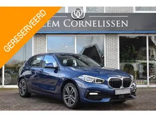 BMW 1-serie 118i Business Edition Trekhaak Sportstoelen Digitale Cockpit Carplay