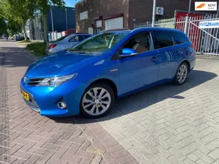 Toyota Auris Touring Sports 1.8 Hybrid Executive / Airco / Camera / Navigatie / PDC / Airbag / Cruis